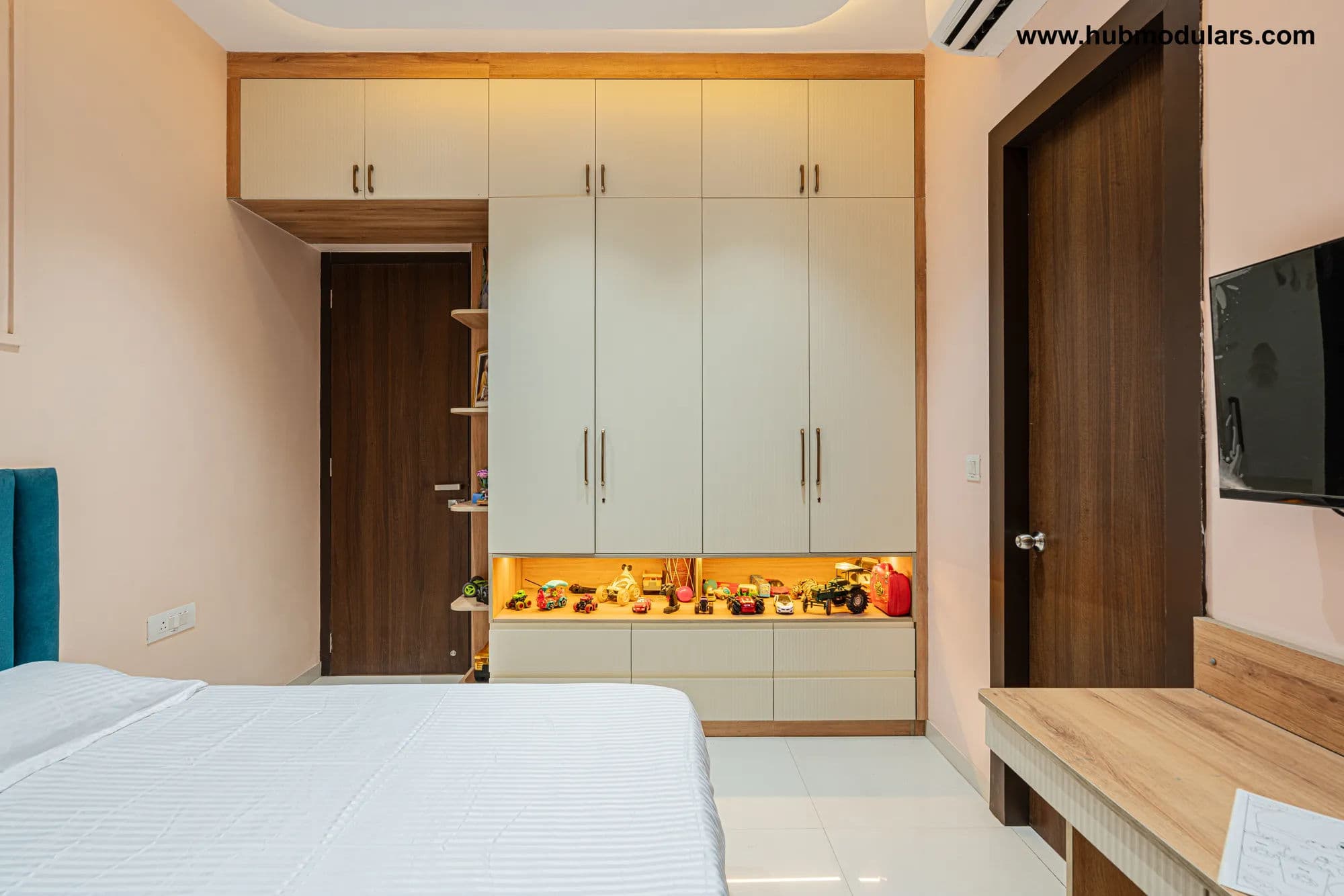 MR. Harsharan Singh Wardrobe